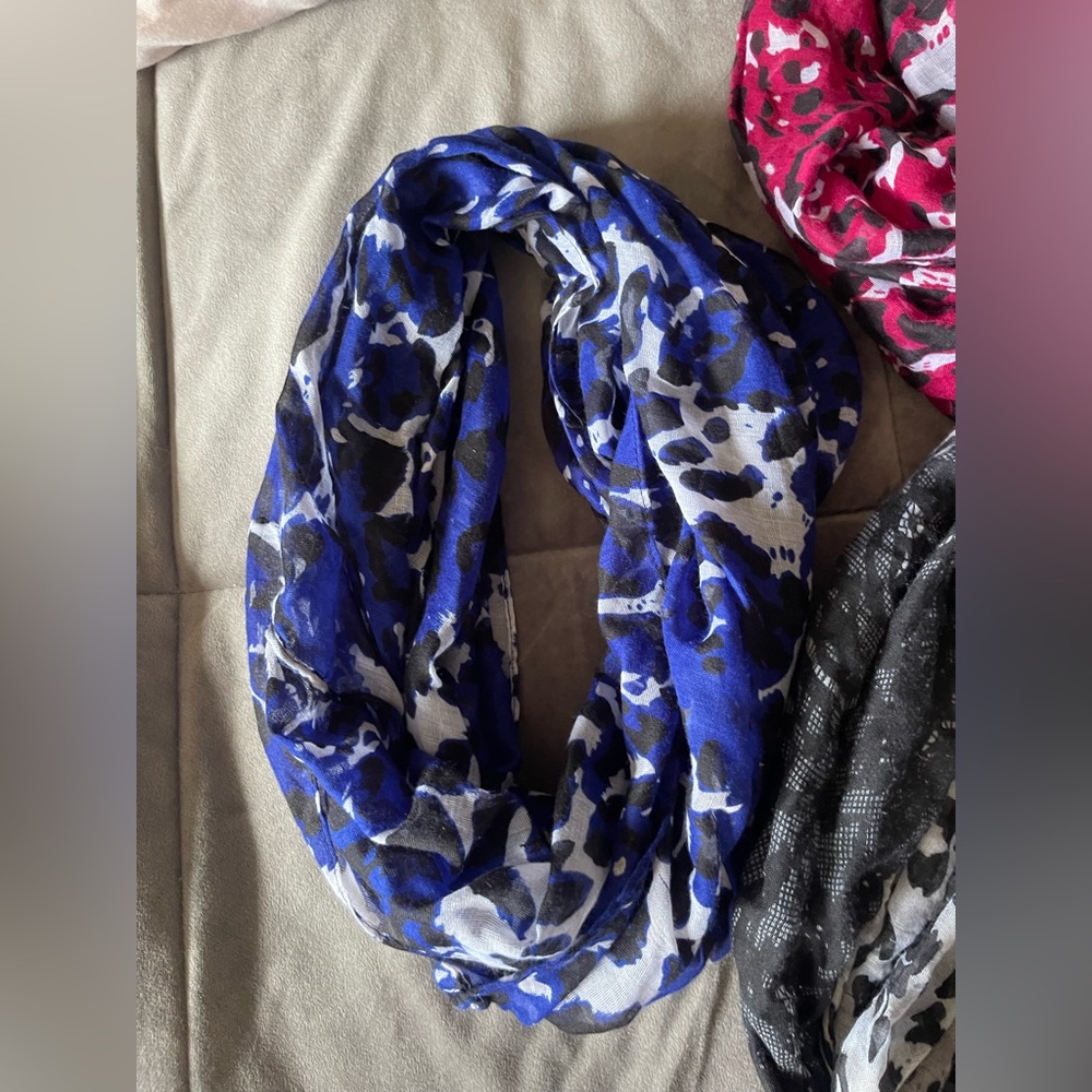 Women's Printed Infinity Scarves - Assorted Colors - Picture 4 of 5